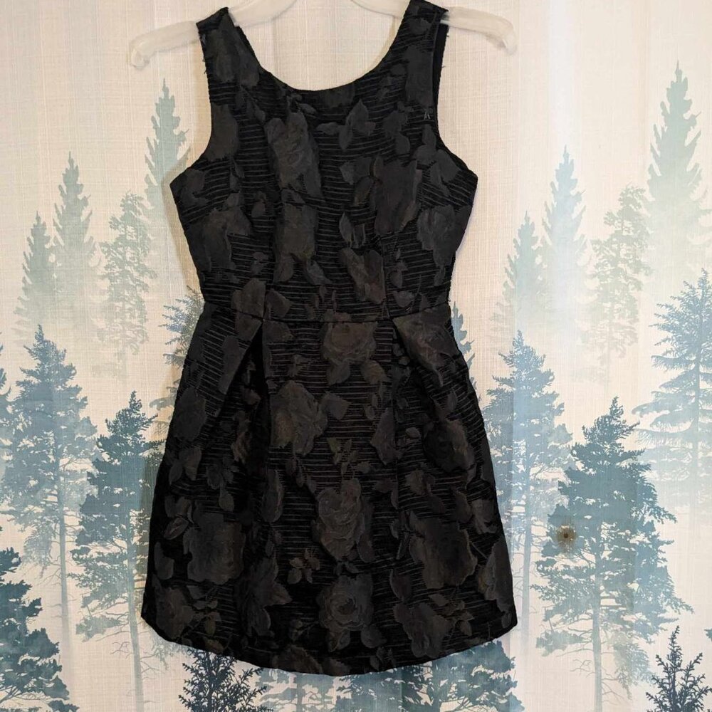 🖤🌸 One Clothing Black Floral Fit & Flare Dress – Size Small 🌸🖤